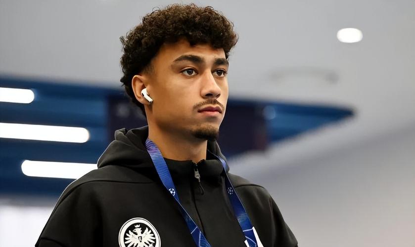 4球10助攻！22岁后防天才横空出世 解约金5500万欧 英超4豪门疯抢