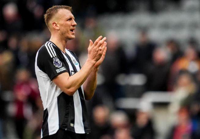 送出一次助攻，丹-伯恩当选纽卡1-1巴黎全场最佳球员