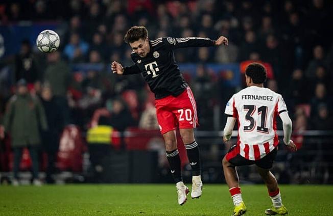 比朔夫本场数据：3解围，7夺回球权，2关键传球，对抗12胜4插图