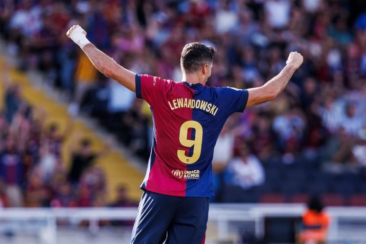 追平梅西神迹，莱万职业生涯欧冠已攻破40支不同球队大门