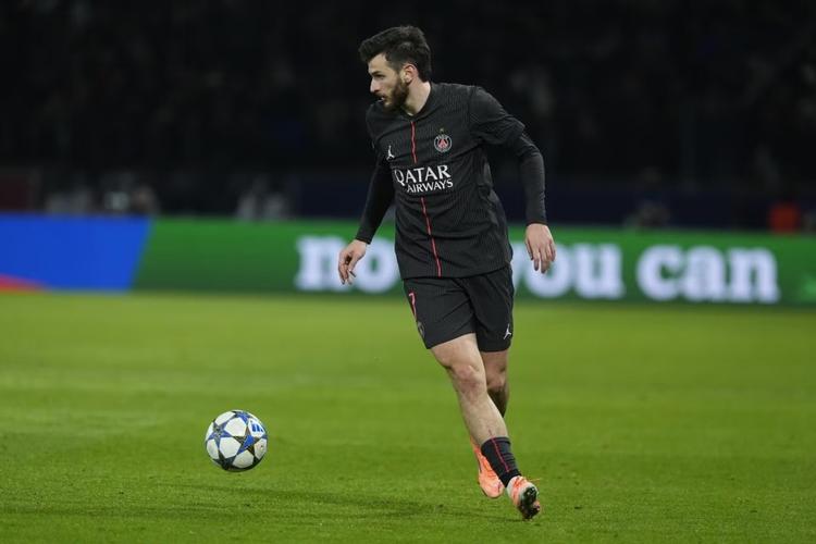 巴黎圣日耳曼官方：克瓦拉茨赫利亚右脚踝扭伤，缺阵8到10天插图